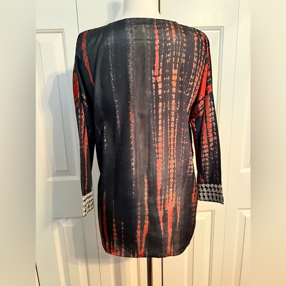 Caite and Kyla Brielle Polysilk Embroidered Blouse. Size Small- Oversized - Picture 7 of 11